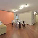 Ur-nest Moline Apartment