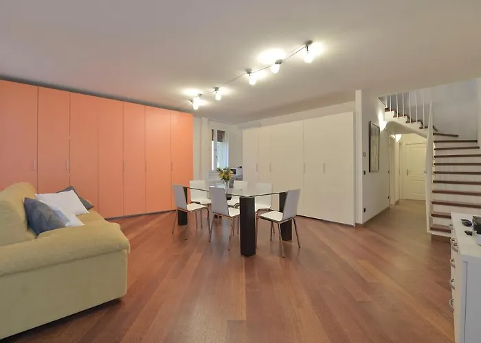 Ur-nest Moline Apartment