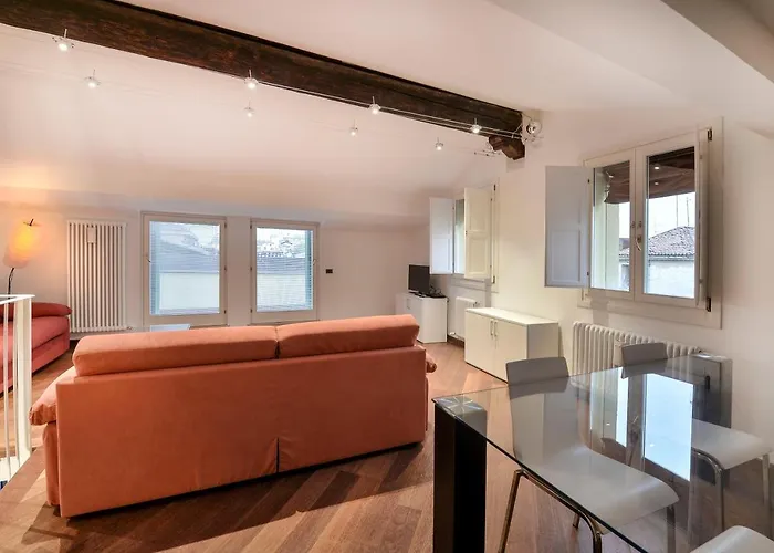 Ur-nest Moline Lägenhet *